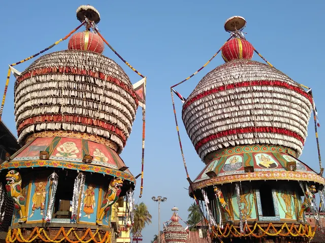 The tall temple chariots on Car Street